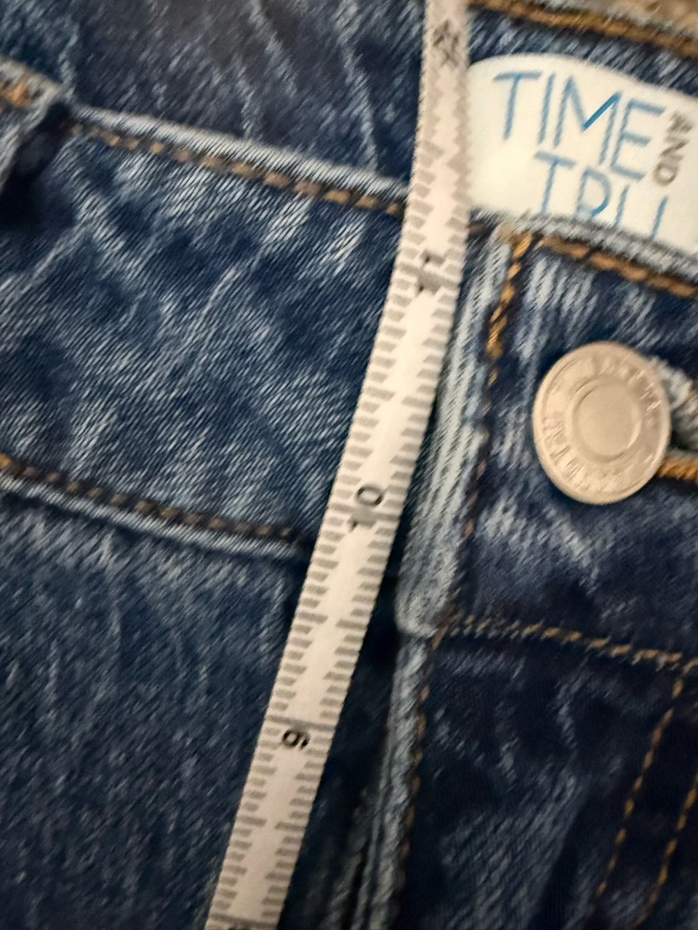 Barrel Jeans Diagonal Seam Time and Tru Blue High-Rise Straight Jeans Size 12 - Picture 4 of 6